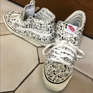 Men’s size 10.5 snoopy Vans
